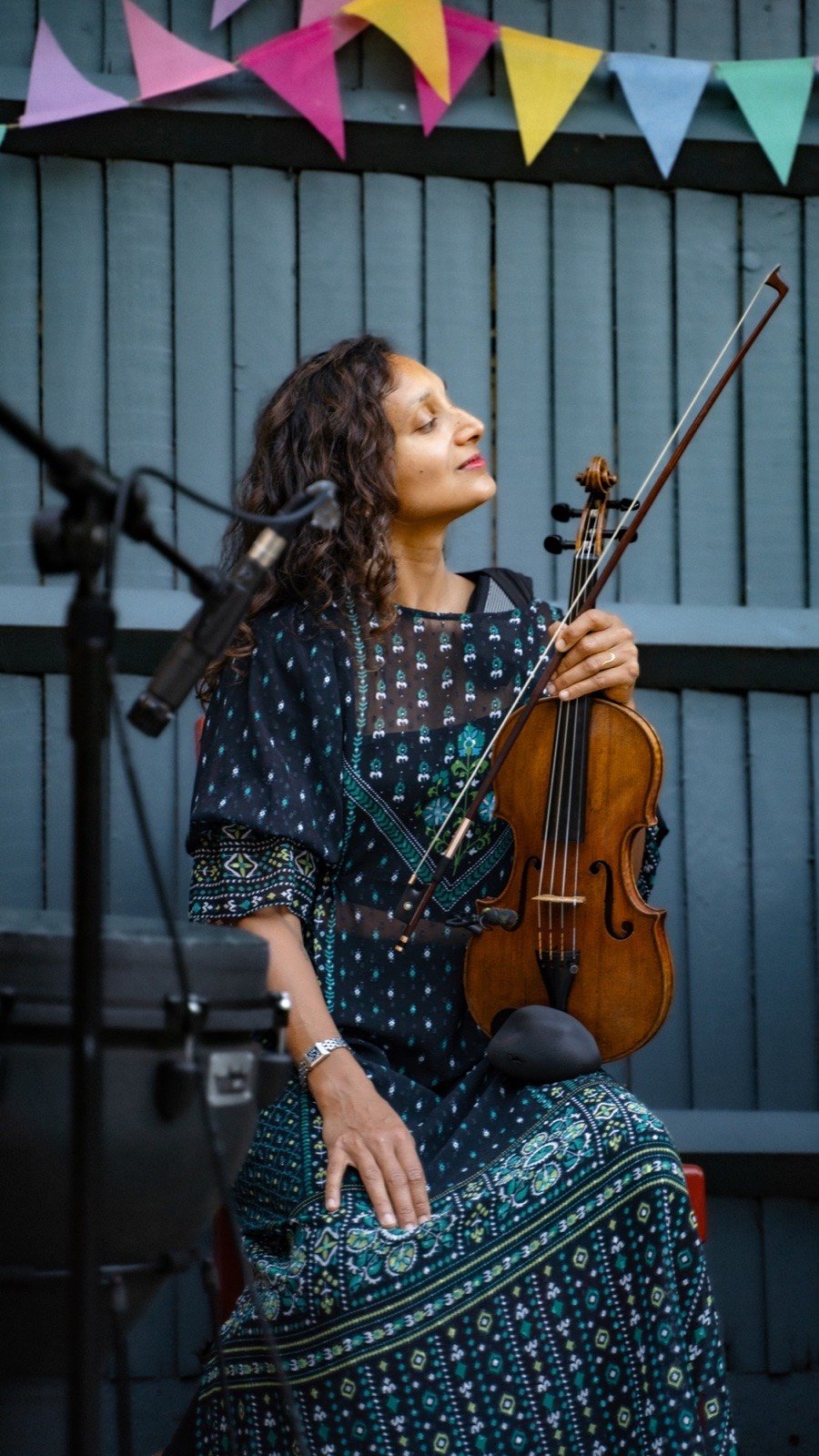 The violinist between pieces