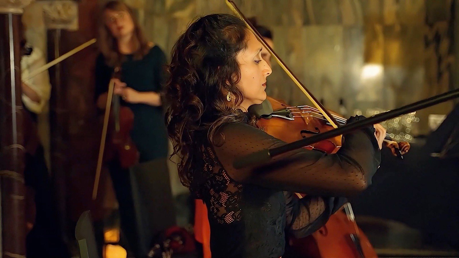 Violin with the cello behind
