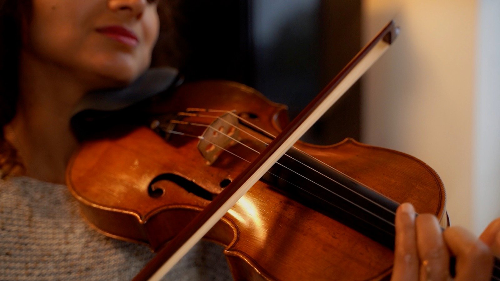 Bow on the strings