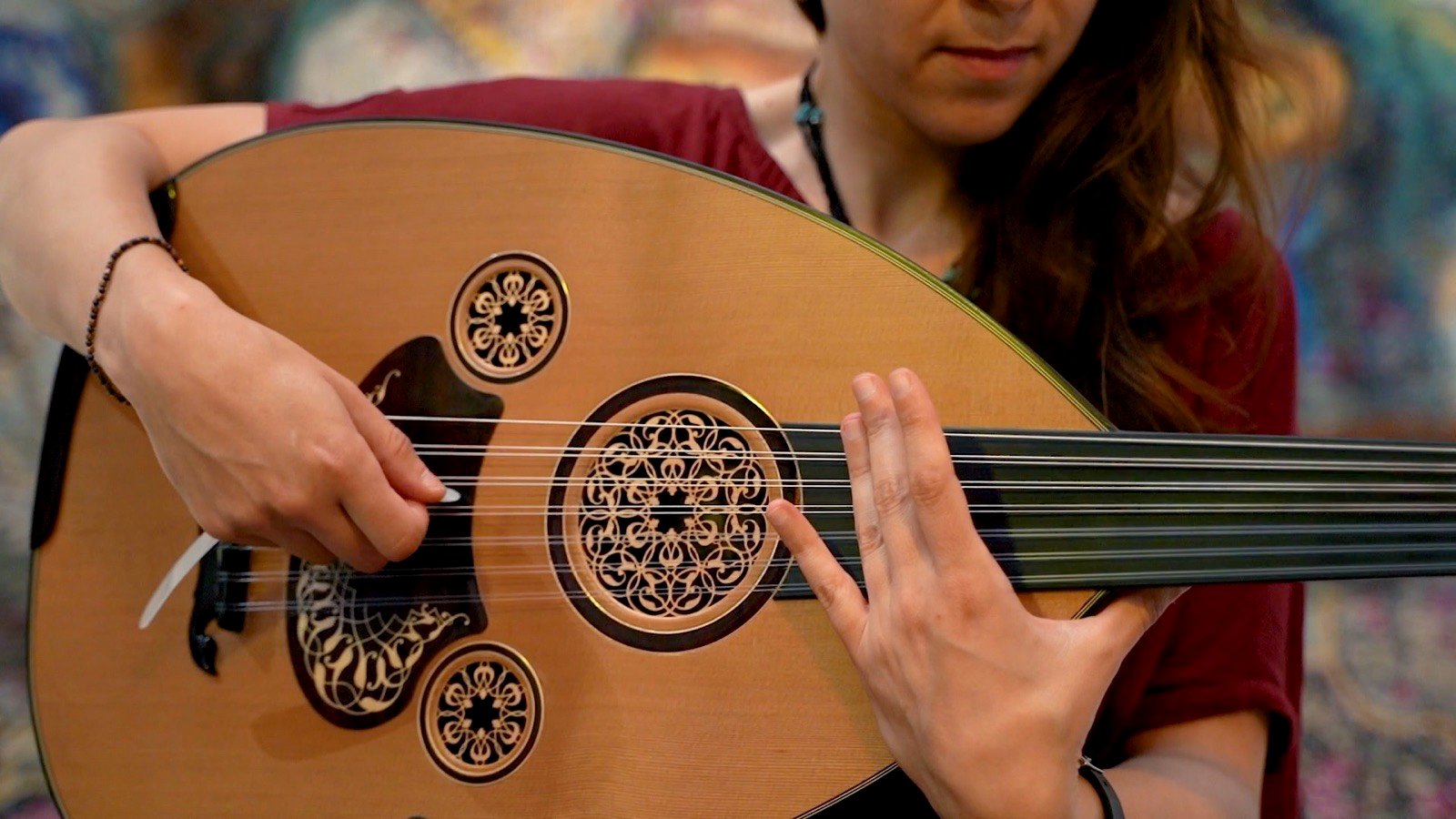 The oud up close