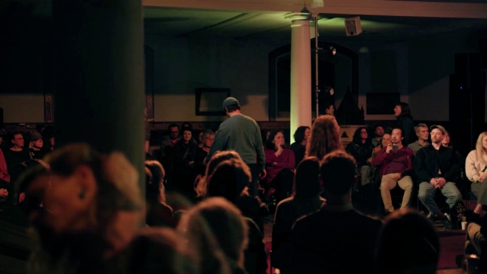 The audience all around