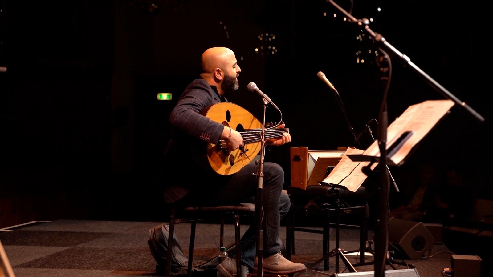 Saied Silbak playing the oud on stage